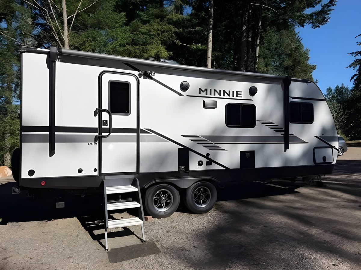 2022 Winnebago Minnie 2327TB