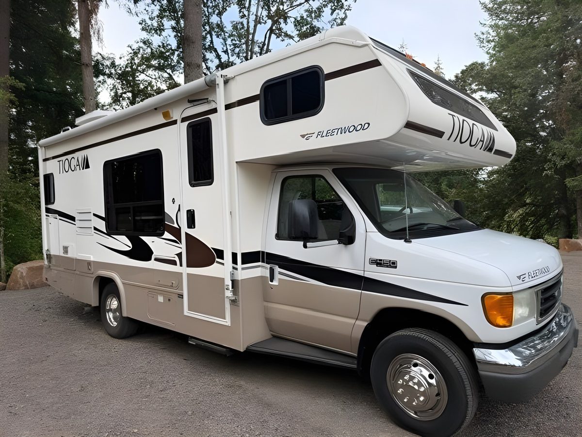 2005 Fleetwood Tioga 23E featured photo